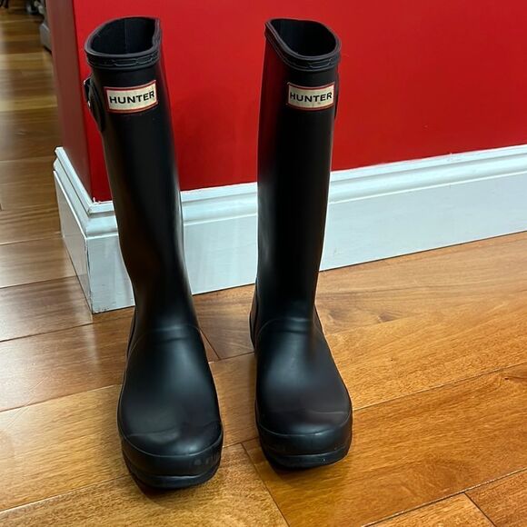 Hunter black tall rain boots size 37 US 6 - Picture 1 of 11